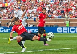 Southampton pagaría 88 MDE al Manchester United por "chicharito" y Zaha