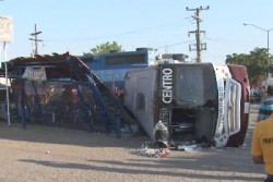 Detienen a chofer de camión que choco contra el tren