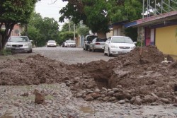 Repara JAPAC tubería dañada en colonia Gabriel Leyva
