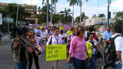 Marchan comunicadores contra "Ley Mordaza"