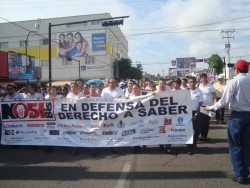 Se unen periodistas contra ley mordaza, marchan en Culiacán.