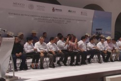 Entregan títulos de propiedad urbanos y agrícolas