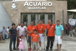 El equipo de fútbol para amputados Pelícanos hace recorrido por el Acuario de Mazatlán