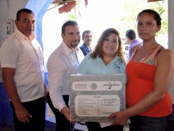 Entrega el DIF despensas alimenticias en Villa Unión