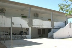 Ese miércoles iniciará el ciclo escolar en el kinder "Estefanía Castañeda"; a marchas forzadas limpian el plantel