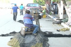 Mucho trabajo tienen los rederos del parque Bonfil en visperas del inicio de la zafra