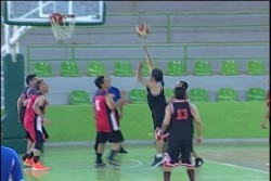 Continúan las acciones del basquetbol master.