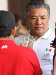 Jorge Huie, viajó como entrenador de México en levantamiento de pesas a China.