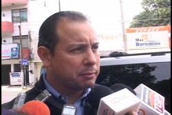 Entregan apoyos a afectados por lluvias.
