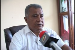 Directores no pueden regresar a los alumnos que no lleven el uniforme, porque hay desabasto en los centros de canje:Toribio