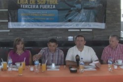 Reactivan liga de softbol del Country Club