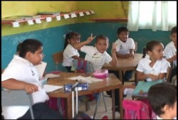 Luego de quedar inundada reanuda clases la primaria Ricardo Flores Magón