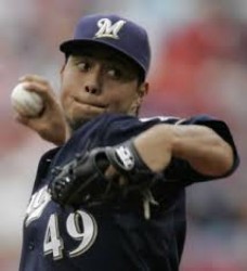 Yovani Gallardo, es el mejor en ponches con Cerveceros de Milwaukee.