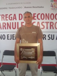 Reconoce ayuntamiento a ciudadano que salvó a dos niños de morir ahogados.