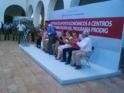Entregan apoyos por mas de 600 mil pesos a Centros de Rehabilitación