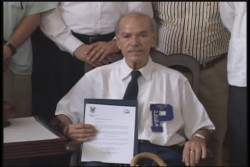 Antonio López Sáenz recibe notificación de la entrega del Doctorado Honoris Causa por la UAS