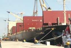 Al 100% el empleo para los trabajadores portuarios en el muelle de la API