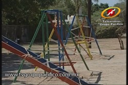 Padres encontraron riesgo en Jardín de Niños Carlos Dickens en Navojoa: Clausuran juegos.