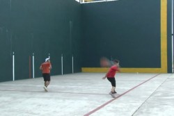 Adrián Velázquez domina en la Olimpiada Municipal de Frontenis en la Sahop