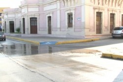 Brotan aguas negras en Olas Altas