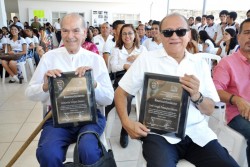 Pescador Osuna y López Sáenz reciben reconocimiento de la preparatoria Mazatlán