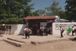Toman la primaria Guadalupe Victoria, por falta de maestro