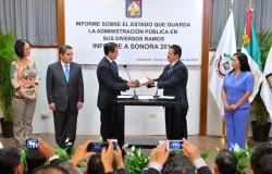 Gobernador Padrés entrega informe de gobierno a diputados
