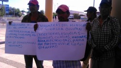 Habitantes de la zona serrana de Sinaloa municipio, protestan en el congreso del estado