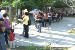 Largas filas en servicios regionales para entregar solicitud de becasin