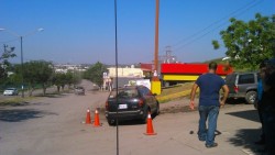 Vecinos del fraccionamiento Santa Fe cierran paso a camiones de volteo