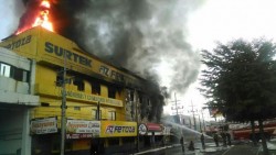 Se incendia ferretería