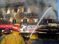 Se registra fuerte incendio en ferretería de Culiacán
