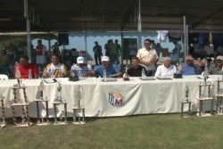 Inauguraron temporada de la liga de futbol soccer de categorías Golden Master y Diamante.