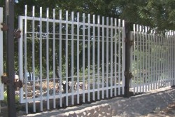 Avanza construcción de barda en el Parque EME