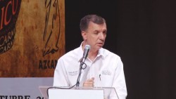 Mina atiende recomendaciones de limpieza.