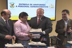 Entrega UAS uniformes y calzado a trabajadores del Suntuas Administrativos