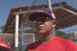 Julio César Urias a Minicampamento en Los Angeles