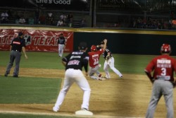 Tomateros derrota 9-2 a Venados