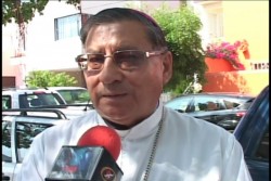 Llama iglesia a  celebrar el día de muertos y no el  Halloween