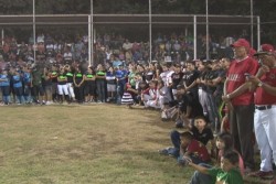 Los Payasos alegraron liga de softbol en Bariometo