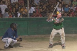 El equipo Los Payasos hacen de la Liga de Softbol en Navolato una deverisón