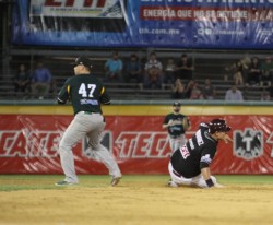 Tomateros derrota 5-3 a Cañeros en 11 entradas y se queda con la serie