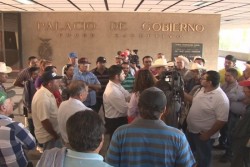 Frijoleros exigen que empresarios paguen adeudos de sus cosechas