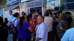 Toman la escuela Francisco Zarco