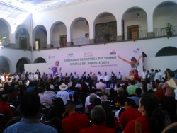 Reconocen a deportistas destacados