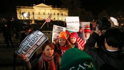 'Sí se pudo', claman cientos de migrantes frente a la Casa Blanca