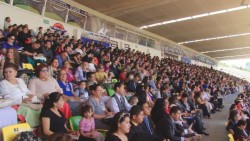 Copiosa asistencia a las asambleas de los Testigos de Jehová.