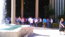 Jubilados del SNTE 27 se manifiestan ante diputados
