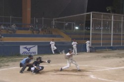 Jornada de clasificación en beisbol nocturno