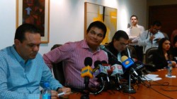 Entregan presupuesto estatal al congreso local